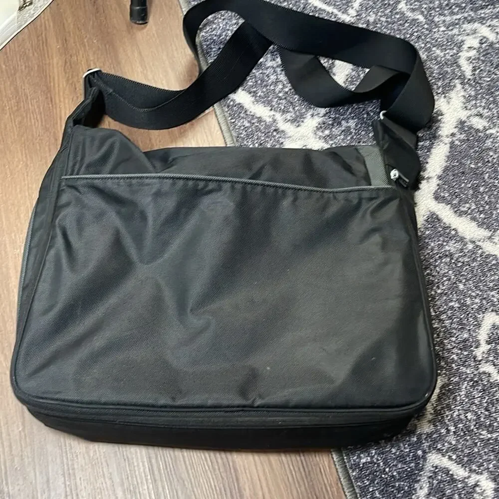 Tumi black multiple department crossbody messenger